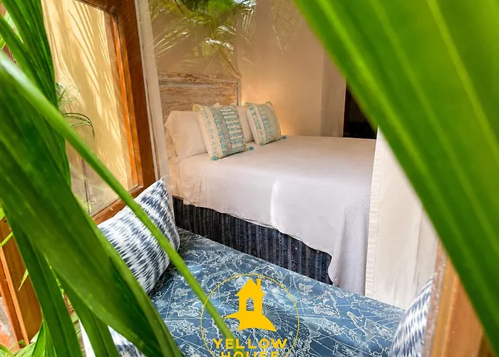 Yellow House Hostel B&B Antigua